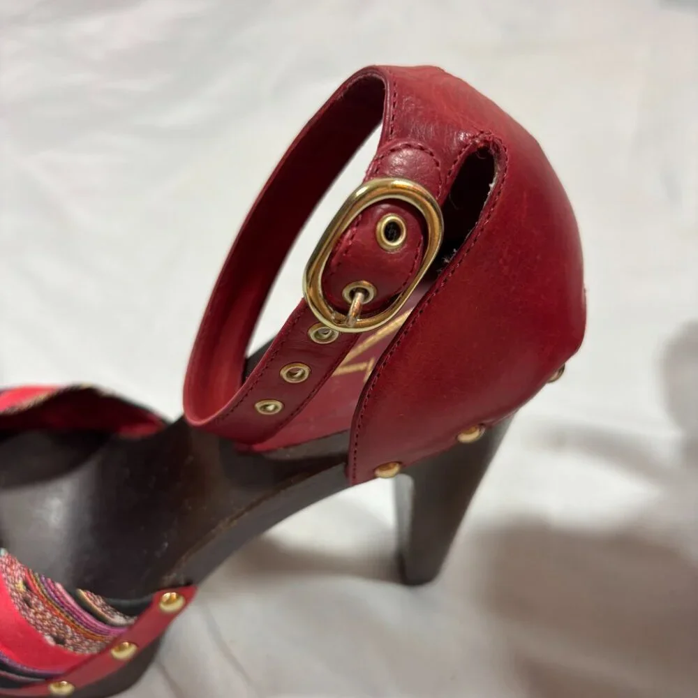 Vince Camuto Red Brown Open Toe Suede Platform Heel Ankel Strap Sandal Size 7